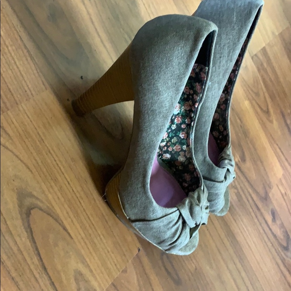 Women’s size 7.5 heels